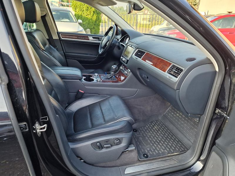 Volkswagen Touareg 4,2TDI V8 EXCLUSIVE - fotka 11 z 19