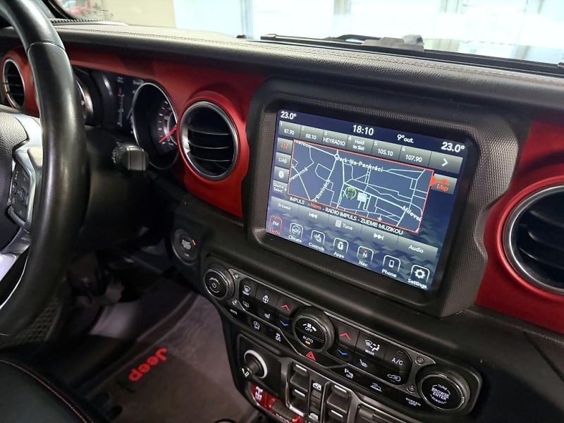 Jeep Wrangler (2022) Unlimited JL 2.0T 4x4 272k AT8 - fotka 12 z 24