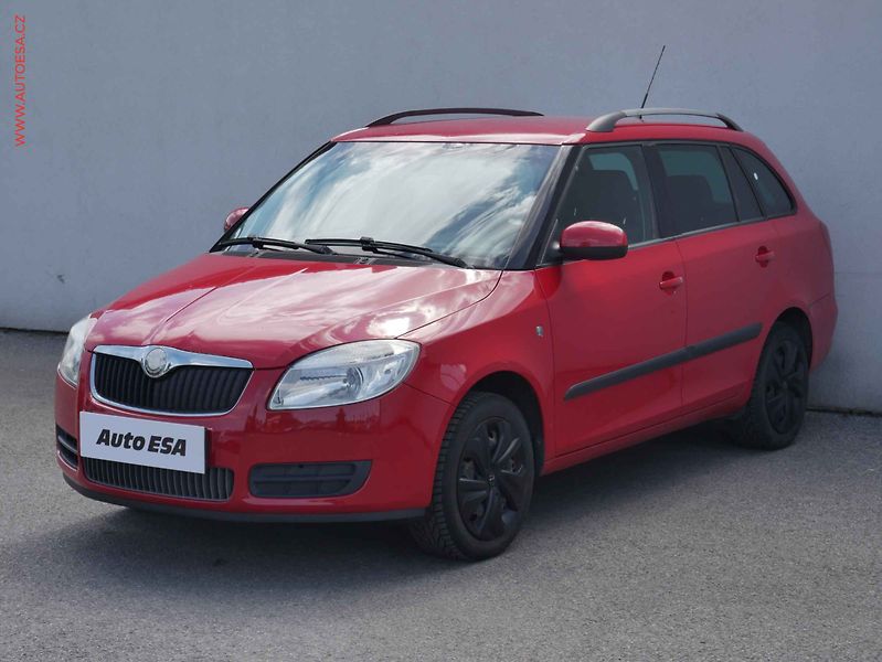 Škoda Fabia (2009) 1.6i 16V, AC, tažné - fotka 3 z 13