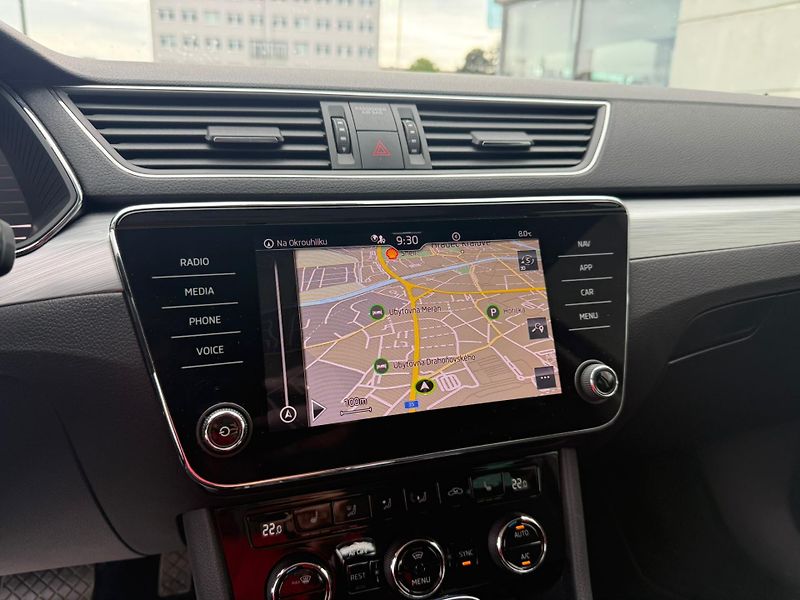 Škoda Superb Ambition 2.0 TDI 110kw DSG Com - fotka 13 z 24