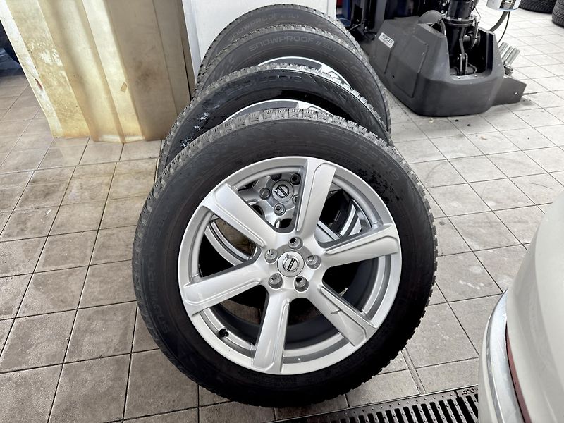 Volvo XC90 B5 AWD PLUS BRIGHT // 7M +kola - fotka 52 z 52