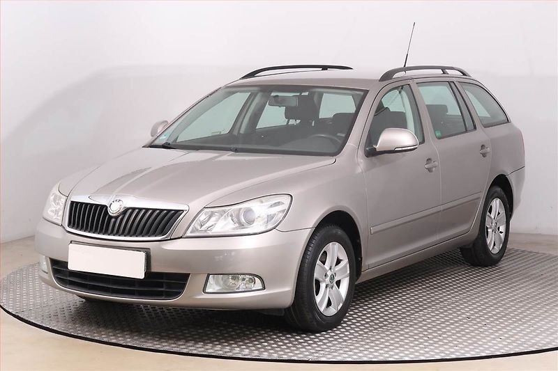 Škoda Octavia (2010) 1.6 TDI, Tempomat - fotka 2 z 12