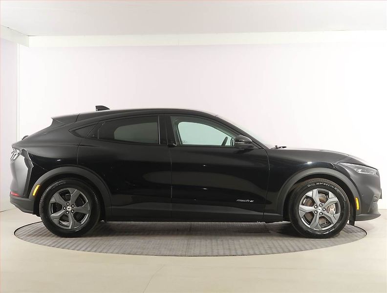 Ford Mustang Mach-E (2021) Standard Range RWD, SoH 95% - fotka 6 z 33