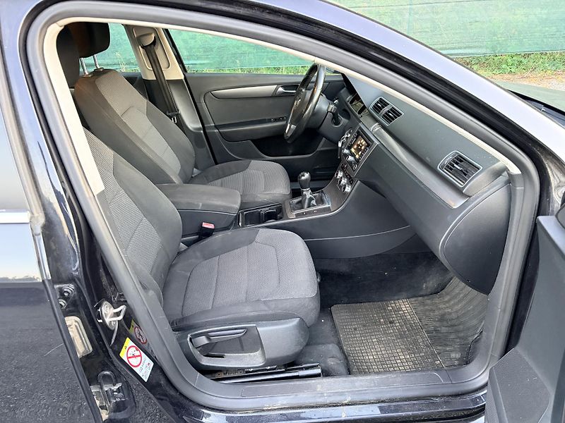 Volkswagen Passat 1.6TDI 77KW - fotka 32 z 36