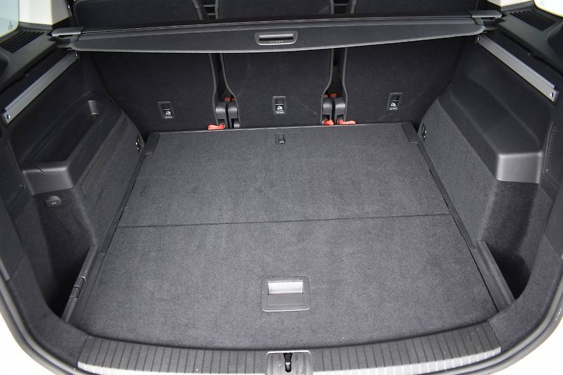 Volkswagen Touran (2022) 1.5TSI 110kW DSG, LED - fotka 14 z 23