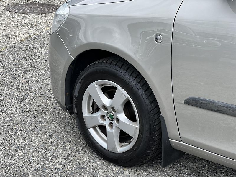 Škoda Fabia 1.2i 12v KLIMA KOUPENO V ČR - fotka 32 z 35