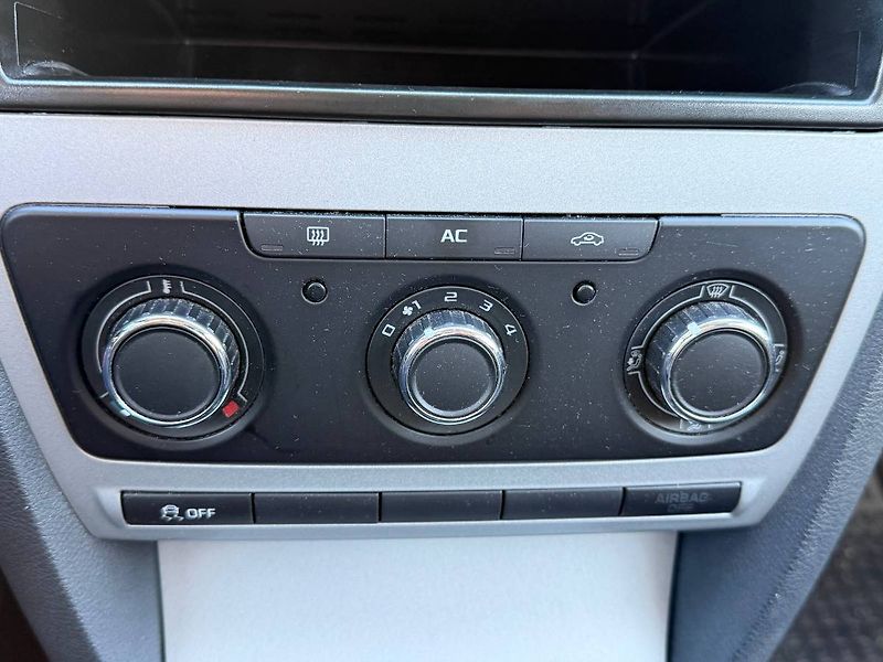 Škoda Octavia (2012) 1.6 TDI 77 kW Ambiente - fotka 13 z 20