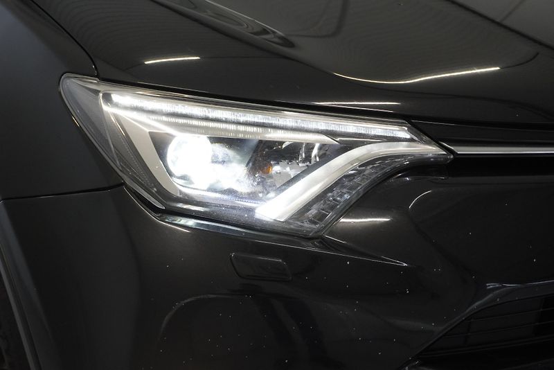 Toyota RAV4 2,5 HYBRID H3 4X2 AUT. - fotka 10 z 28