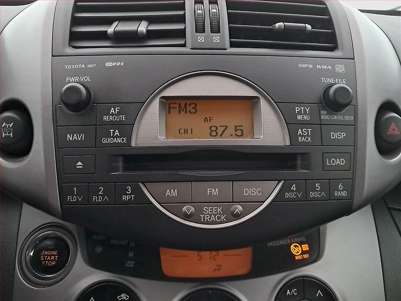 Toyota RAV4 (2006) 2.2 D-4D, 4X4 - fotka 12 z 17