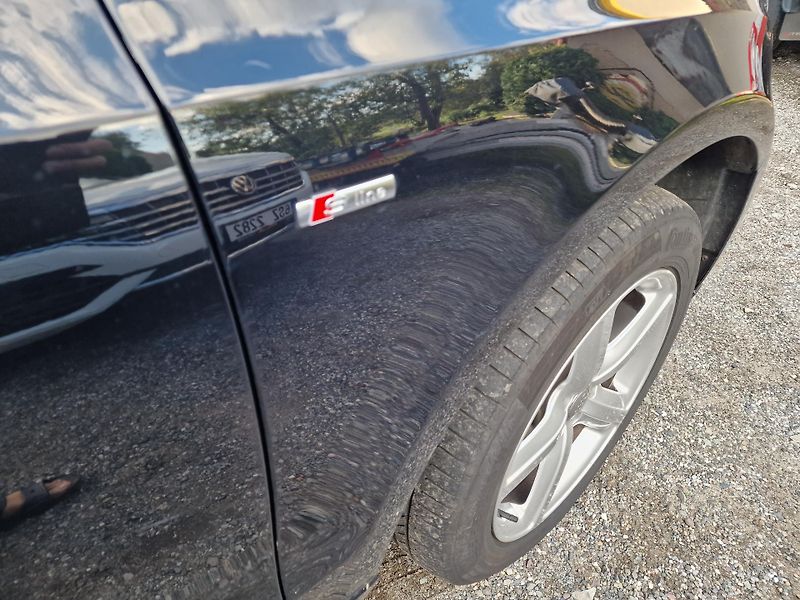 Audi Q5 2,0TDI QUATTRO S-LINE 125KW - fotka 21 z 23