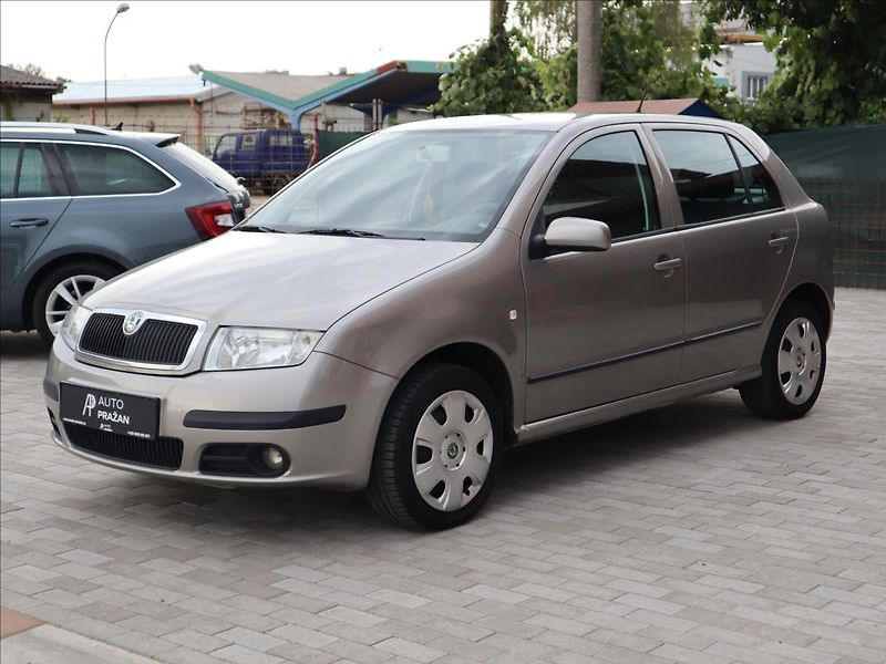 Škoda Fabia 1,4 16V Ambiente Klima - fotka 3 z 38