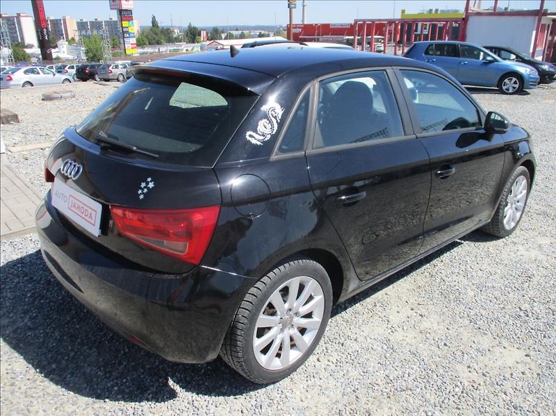 Audi A1 1,2 TSi, klima,Navi,serv.kn. - fotka 5 z 32