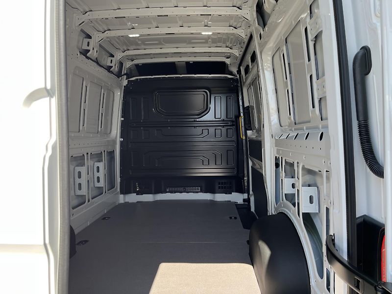 Volkswagen Crafter 35 103kW 6G FWD SR - fotka 20 z 22