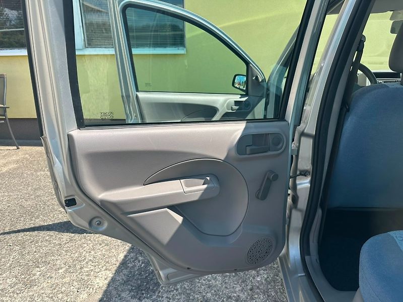 Fiat Panda 1.1i ČR/2MAJ/Garážovaný/BezKor - fotka 12 z 24
