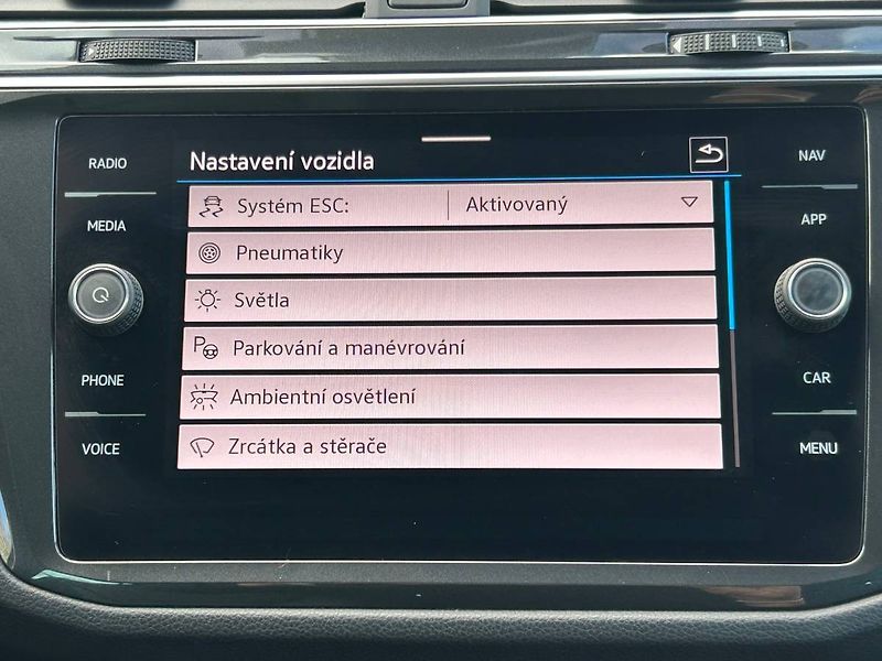 Volkswagen Tiguan (2023) 1.5 TSI 110kW MOVE manuál - fotka 14 z 31