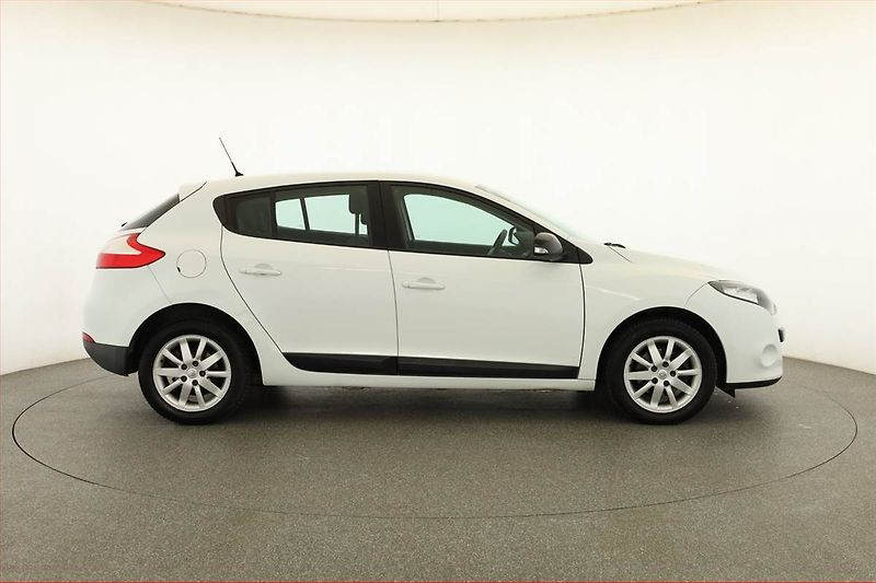 Renault Mégane (2011) 1.6 16V, Tempomat - fotka 6 z 14