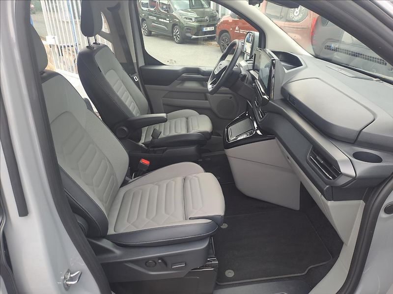 Ford Tourneo Custom 2,0 EcoBlueTitanium X L2 AWD - fotka 10 z 29