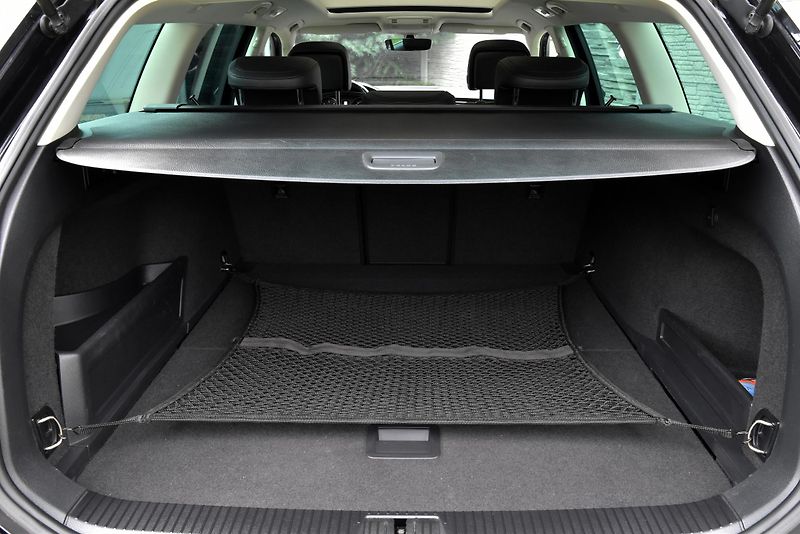Volkswagen Passat 2.0 TDi CR HIGHLINE, NAVI, LED - fotka 44 z 50