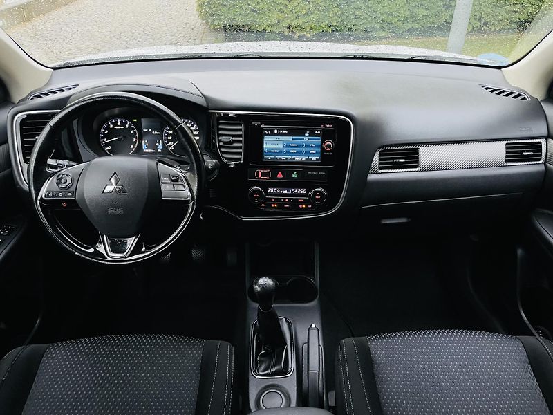 Mitsubishi Outlander 2.0i MANUÁL 1.MAJITEL SERVISKA - fotka 22 z 43