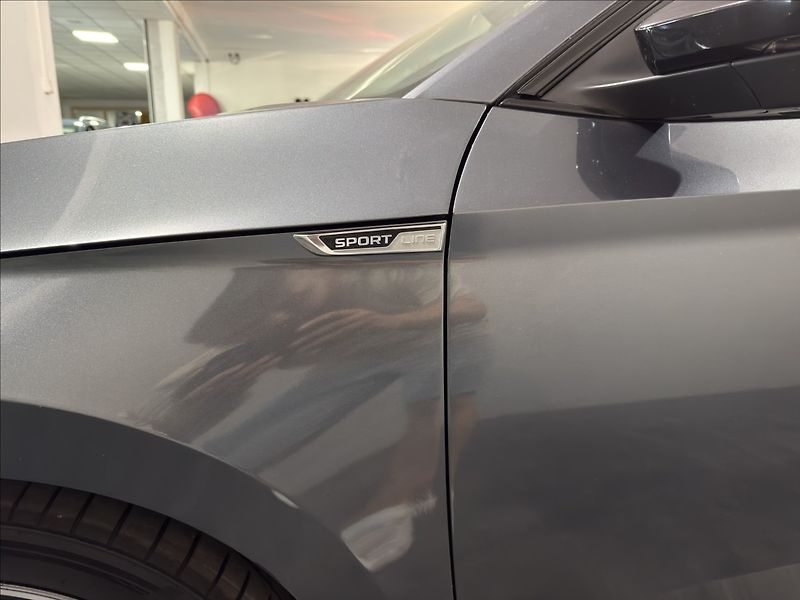 Škoda Superb 2,0   TDI 4x4 DSG SPORTLINE - fotka 34 z 39