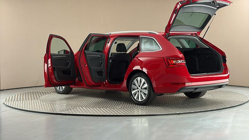 Škoda Superb 2.0 TDI DSG Style Combi - fotka 7 z 26
