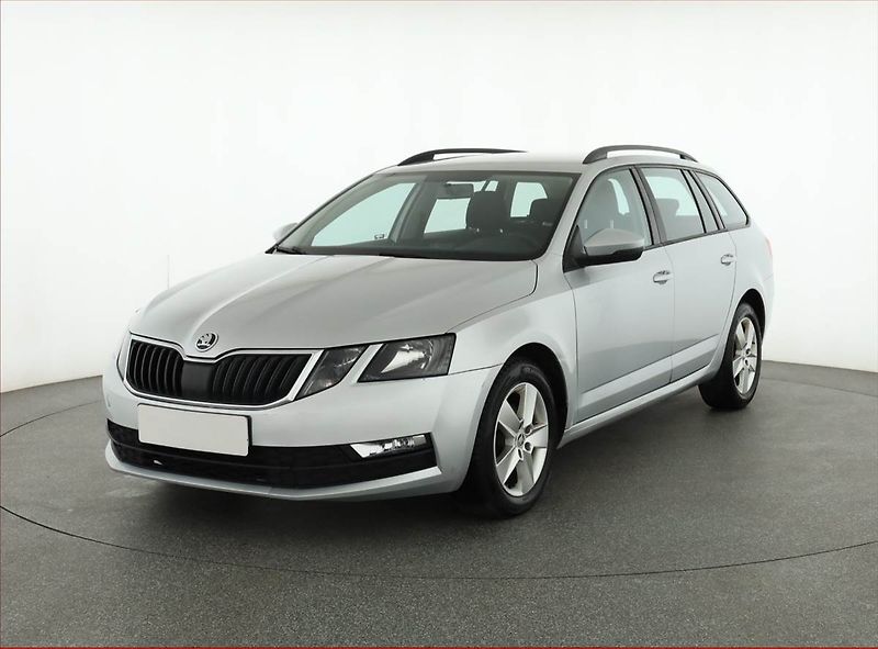 Škoda Octavia (2017) 1.6 TDI, Tempomat - fotka 2 z 16