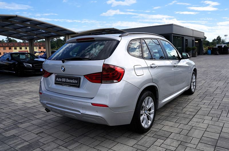 BMW X1 2.0d xDrive/manuál/Designation - fotka 6 z 36
