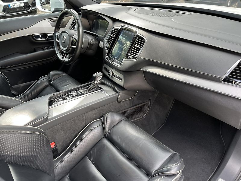 Volvo XC90 (2019) D5 AWD R-DESIGN, 7 MÍST - fotka 18 z 44