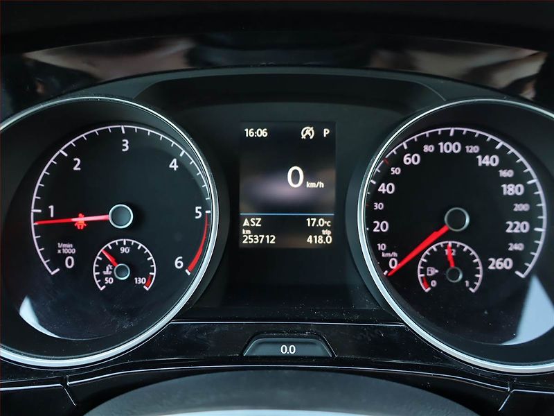 Volkswagen Touran (2018) 1.6 TDI, Automat, Serv.kniha - fotka 11 z 22