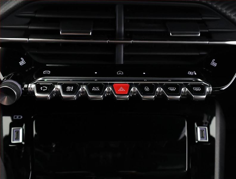 Peugeot 2008 (2024) 1.2 PureTech, 360°KAMERA - fotka 12 z 16