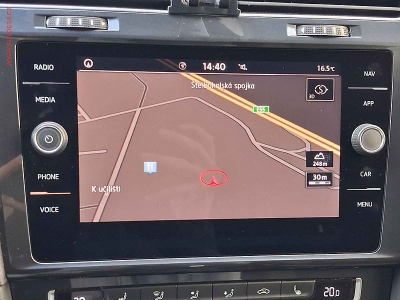 Volkswagen Golf (2020) 2.0 TDi, R-Line, DSG, navi - fotka 17 z 20