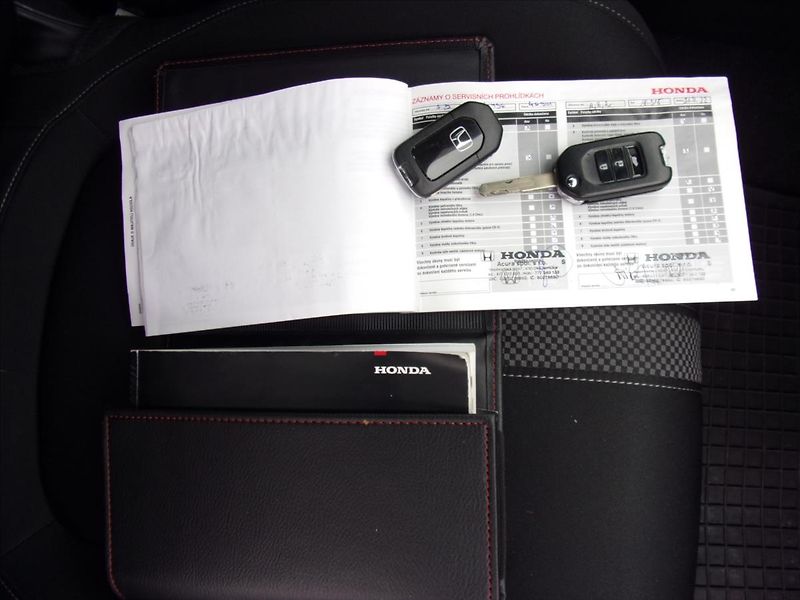 Honda Civic 1,0 i-VTEC Comfort 1maj. - fotka 10 z 25