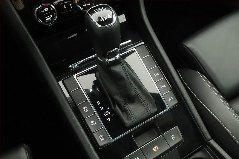 Škoda Superb (2020) Laurin&Klement 2.0 TSI - fotka 10 z 30