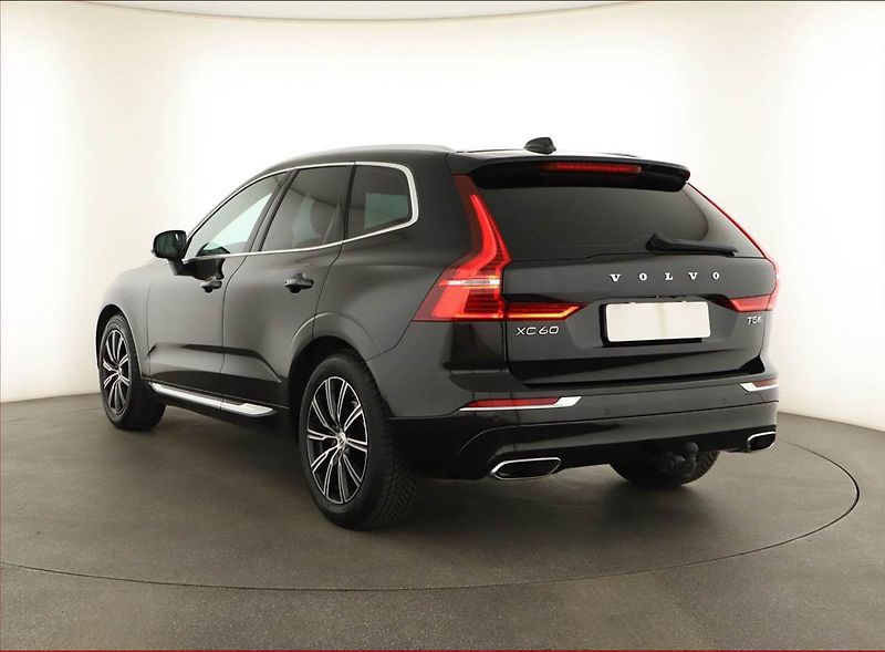 Volvo XC60 (2018) T5 AWD - fotka 4 z 19