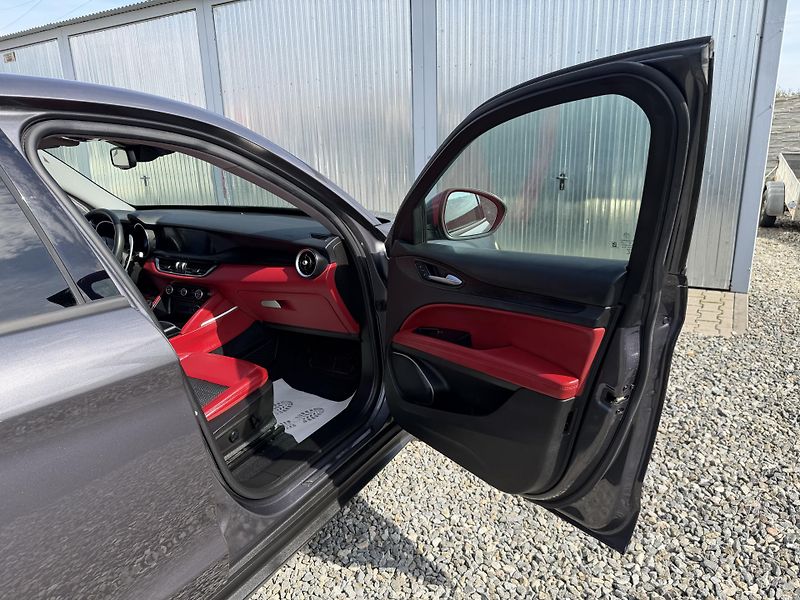 Alfa Romeo Stelvio 2.2JTDM Q4 4x4 210PS VELOCE 1A - fotka 125 z 167