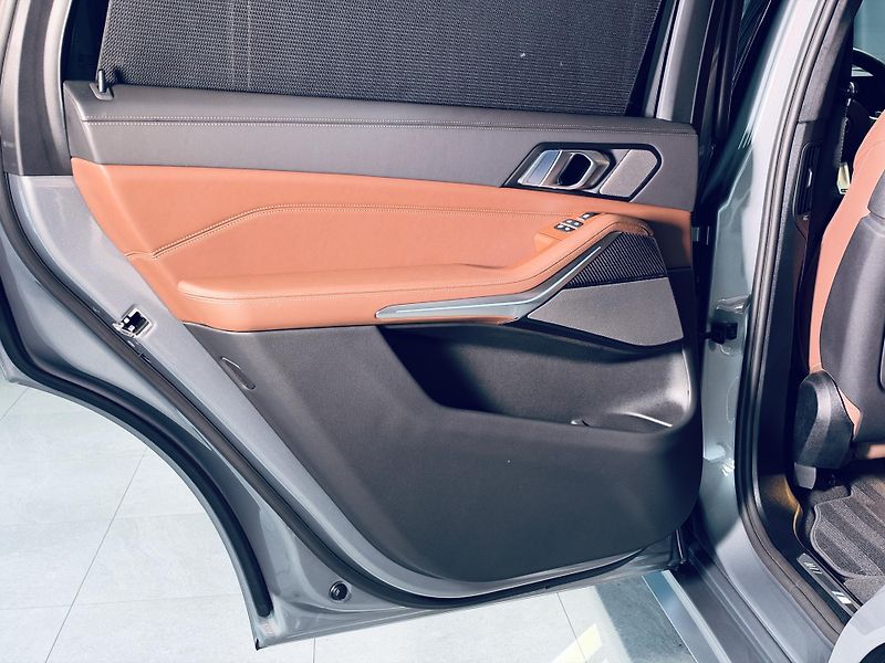 BMW X7 (2026) 40xd*CAR*TAŽ*NEZ.TOP*NAT.NAP* - fotka 43 z 55
