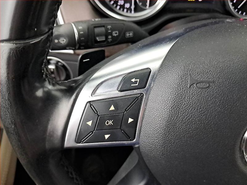 Mercedes-Benz GL (2015) 350 BlueTEC - fotka 18 z 30
