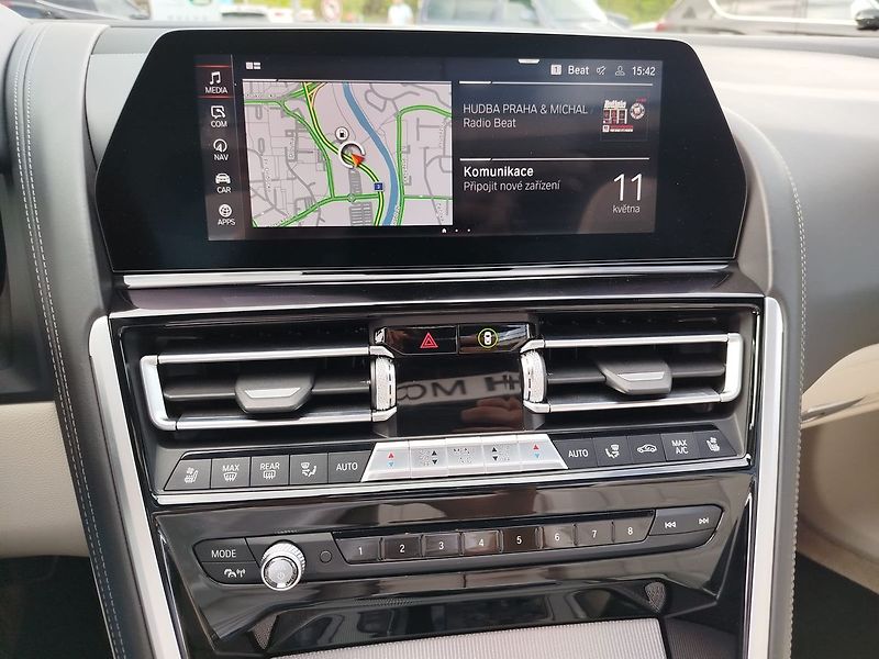 BMW M8 M850i xDrive Cabrio MAX výbava - fotka 24 z 26