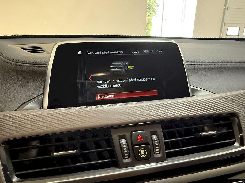 BMW X2 xDrive20i M-Sport LED 1.Maj - fotka 25 z 36