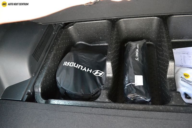 Hyundai Santa Fe 1.6T-GDI PHEV 4WD CALLIGRAPHY - fotka 35 z 73