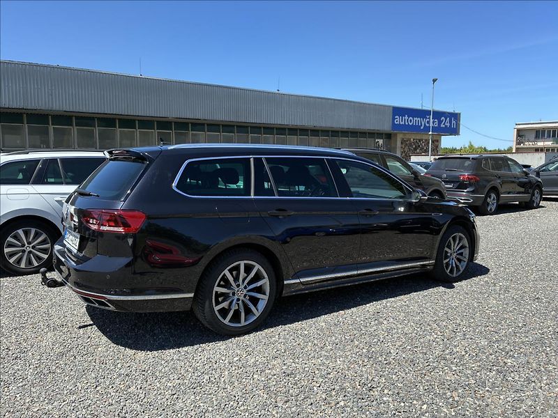 Volkswagen Passat 2,0 R-LINE,TAŽNÉ,KAMERA - fotka 7 z 32