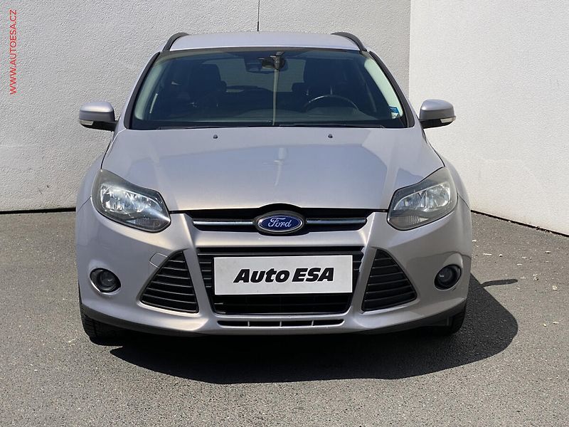 Ford Focus (2011) 1.6i, AC, temp, tažné - fotka 2 z 17