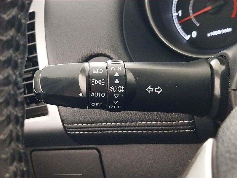 Mitsubishi Outlander (2011) 2.2 DI-D, 4X4, 7 míst - fotka 26 z 27