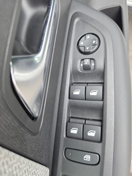 Citroën ë-C4 100kW 50kWh SHINE Panorama DPH - fotka 25 z 29