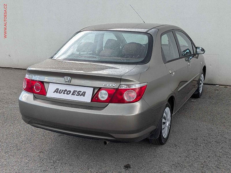 Honda City (2008) 1.4 i, ČR, AC - fotka 4 z 14