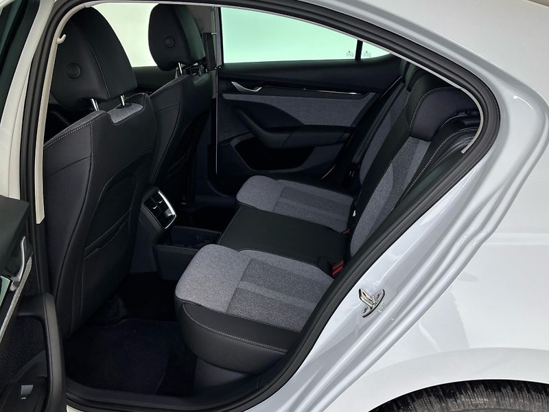 Škoda Octavia Top Selection DSG - fotka 8 z 30