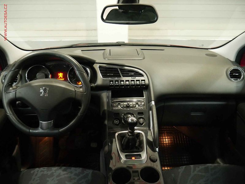 Peugeot 3008 (2010) 1.6HDi, 2.maj, Navi, panor - fotka 8 z 21