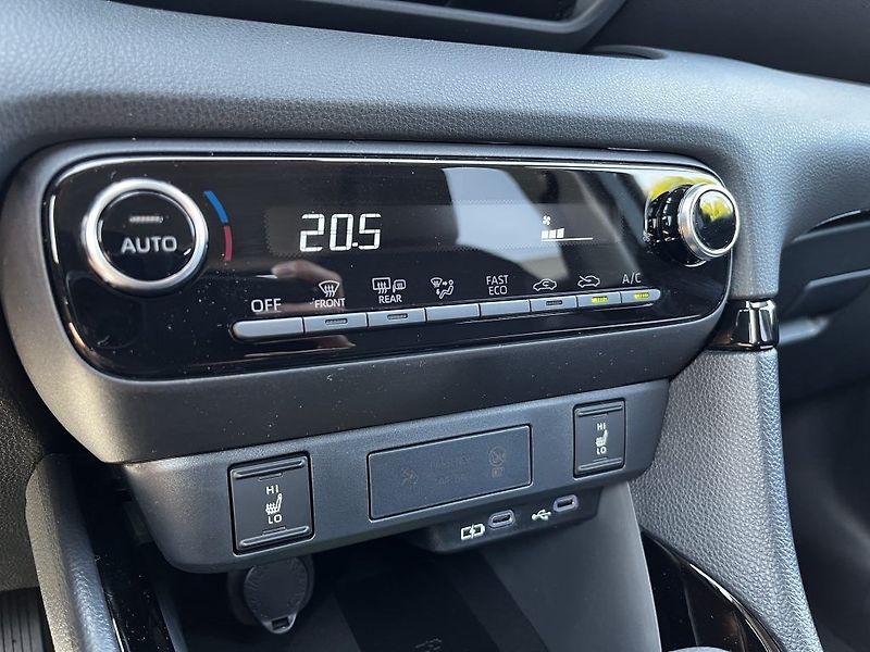 Toyota Yaris 1.5 Hybrid Style ODBĚR IHNED - fotka 19 z 27