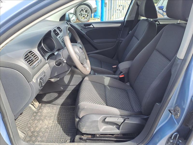 Volkswagen Golf 1,4 MPI KLIMA - fotka 5 z 14