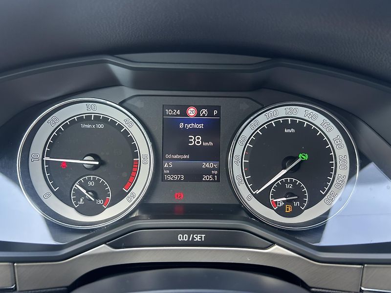 Škoda Superb 2.0TDI 147kW DSG - fotka 13 z 25